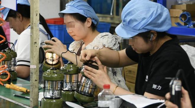 0家小厂包机出海狂揽80亿称霸全球开元棋牌浙江小镇“反杀”义乌！80(图5)